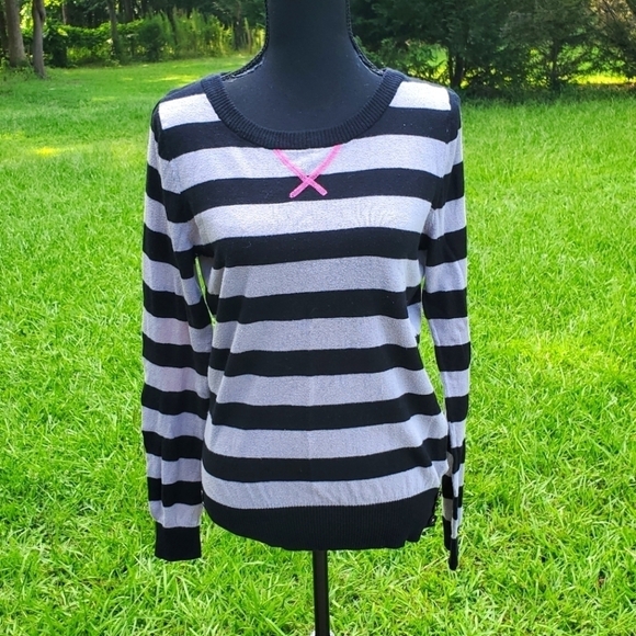 BLACK & grey sweater with pink accents Large EUC - Picture 1 of 5